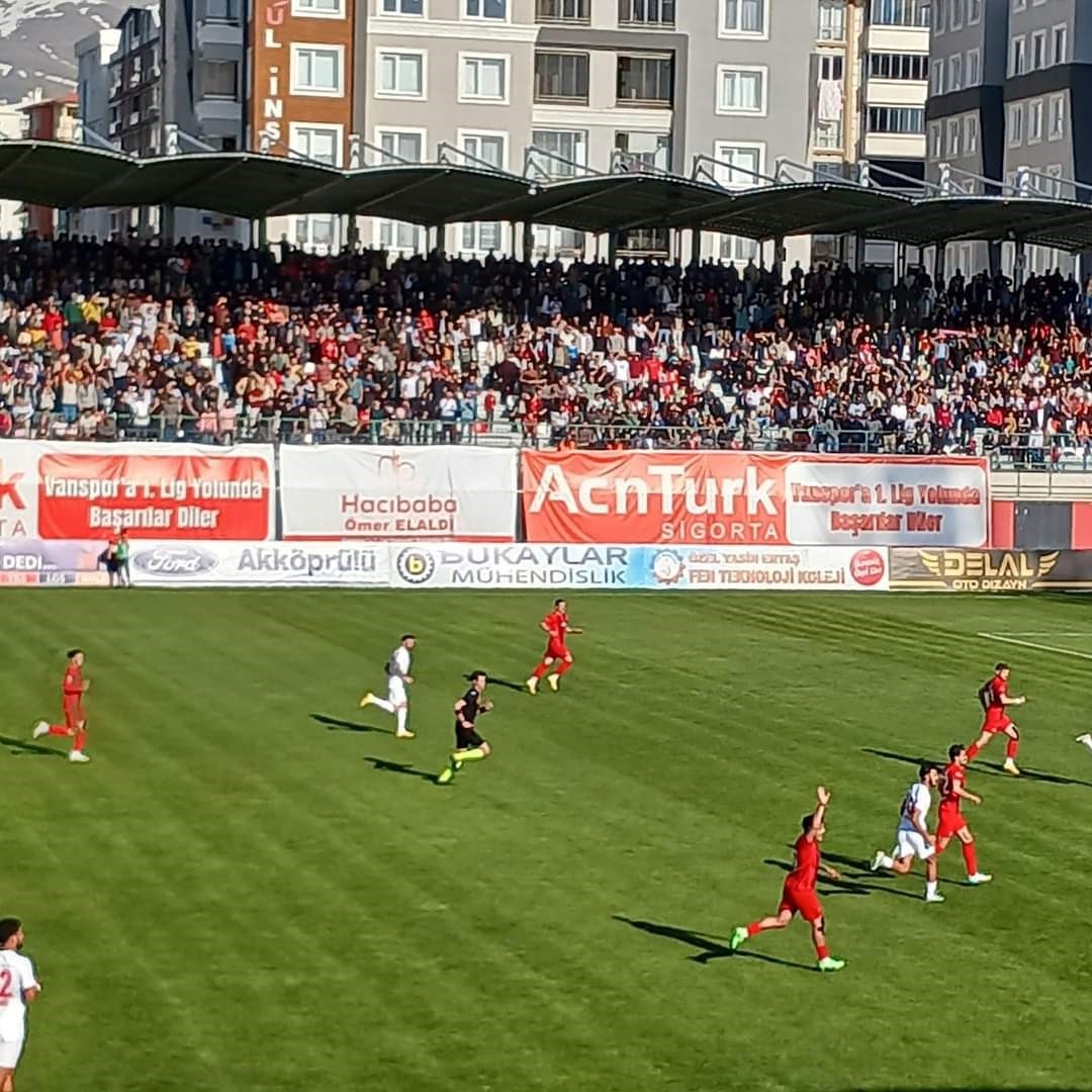 Van spor FK: 2 - Altınordu: 1 ymağlup ederek 3 puanı aldı