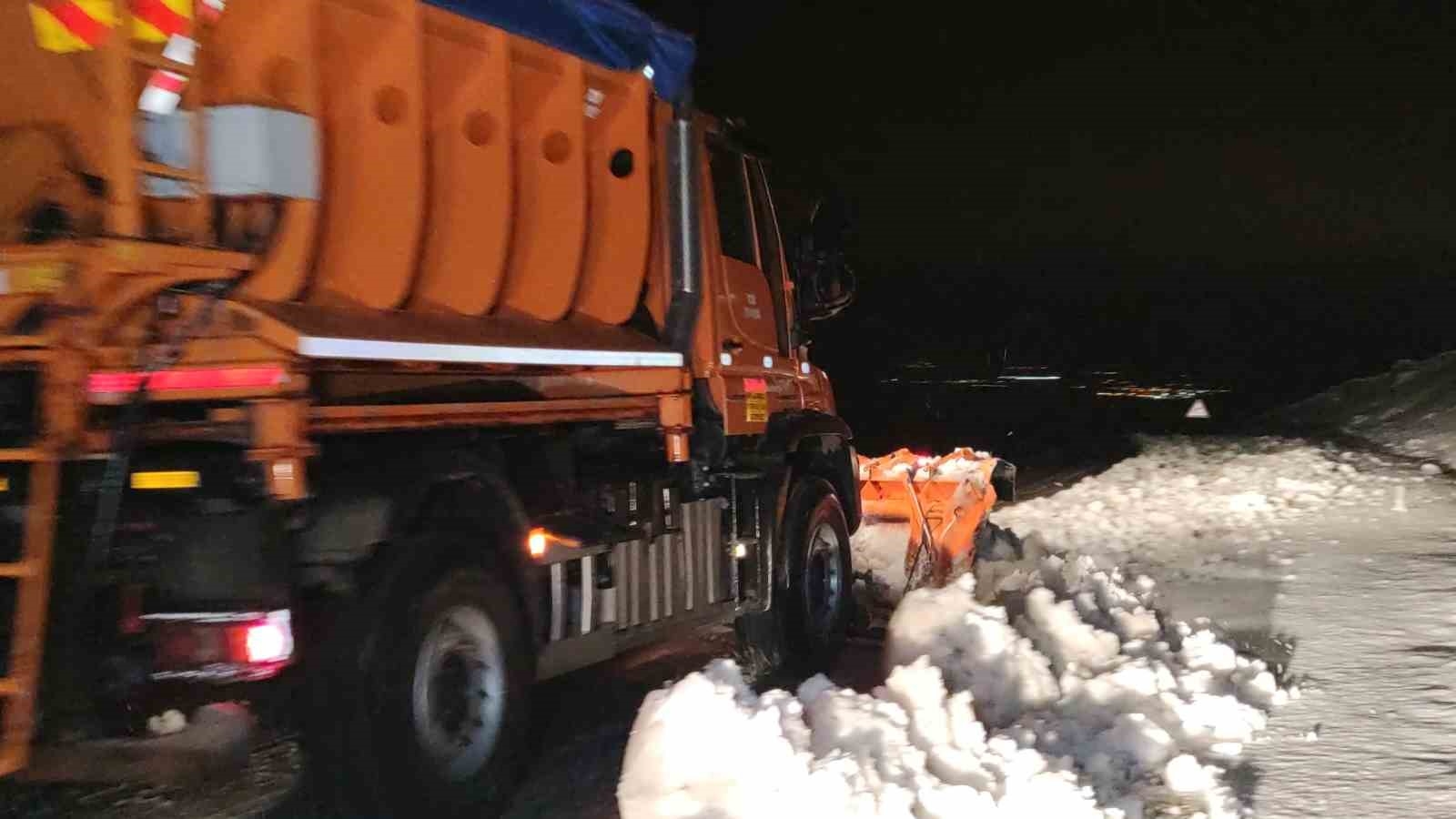 Van'da Nisan ayında yüksek kesimlerde kar etkili oldu