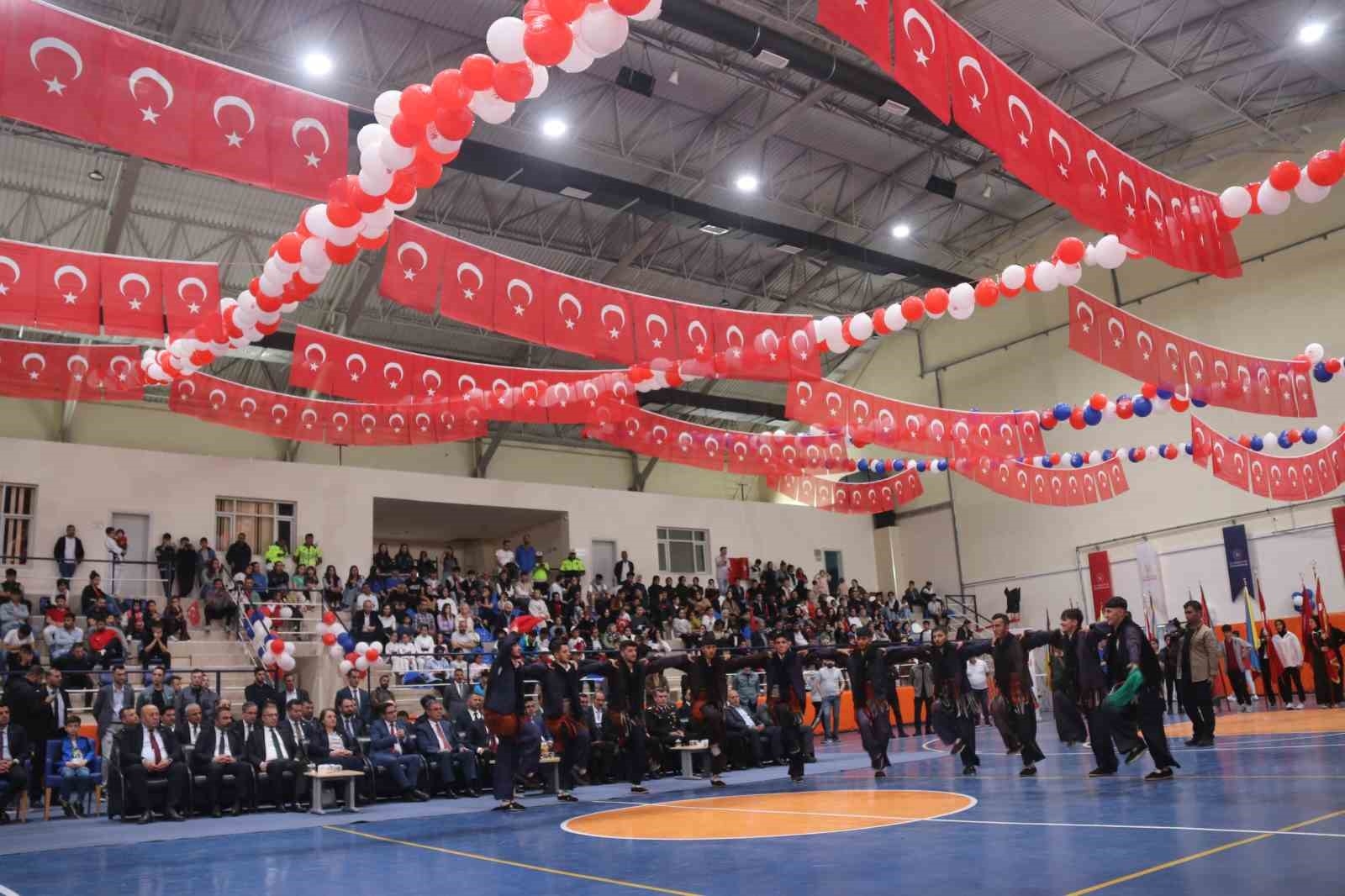 Bitlis'te 19 Mayıs coşkuyla kutlandı