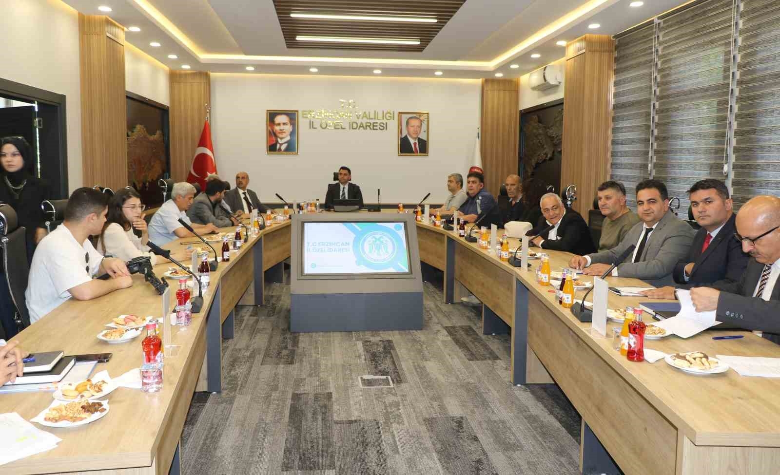 Erzincan İl Özel İdaresi Genel Sekreteri Canpolat, kentte yapılan çalışmaları basınla paylaştı