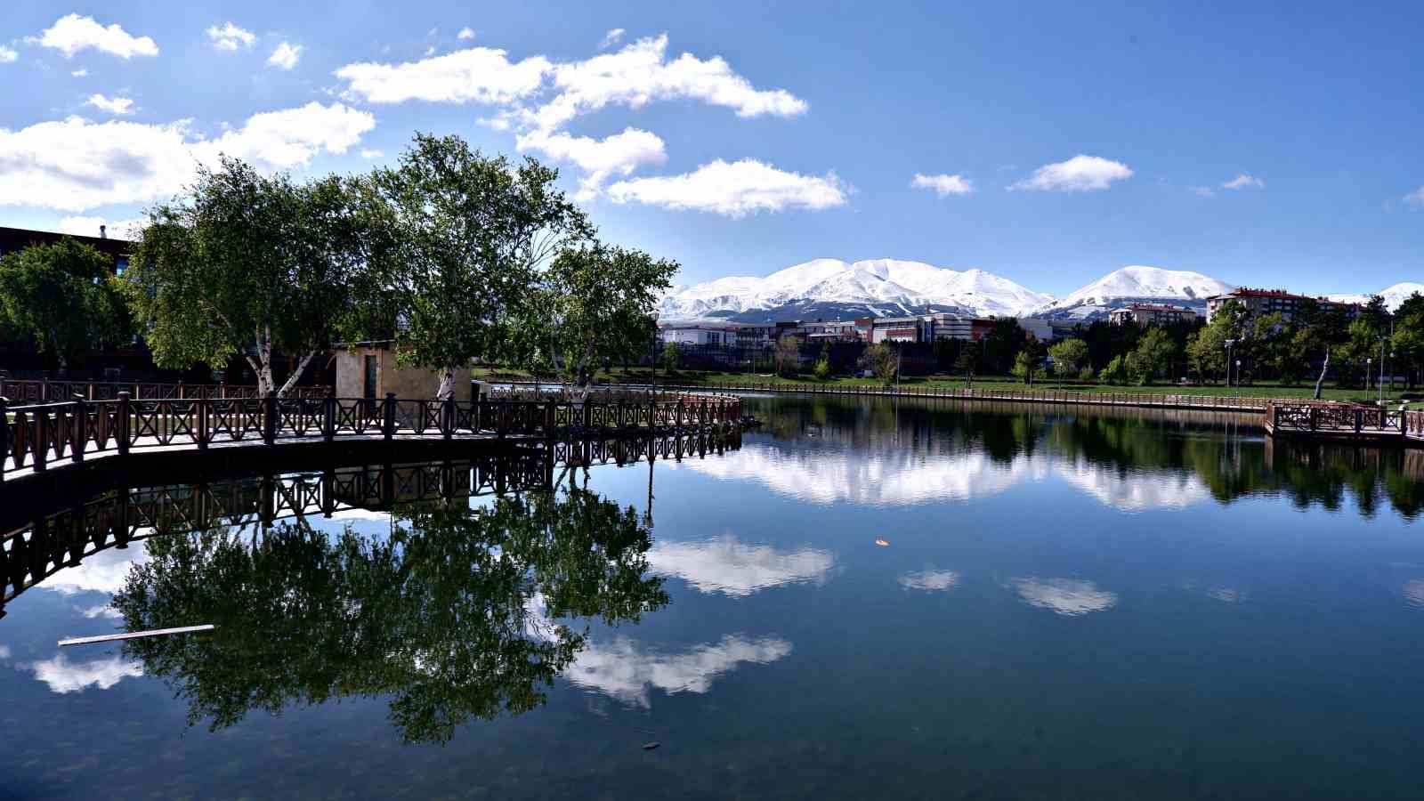 Erzurum Palandöken beyazlara büründü