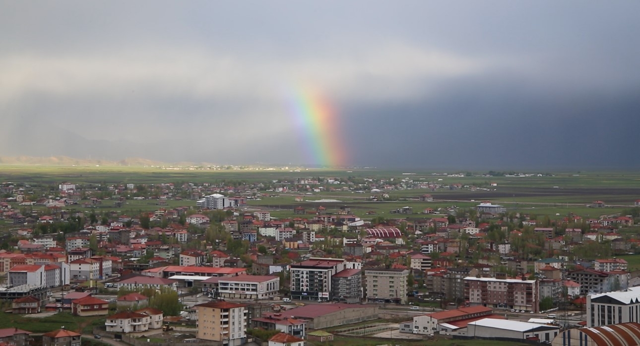 Hakkari'de gökkuşağı görenleri hayran bıraktı
