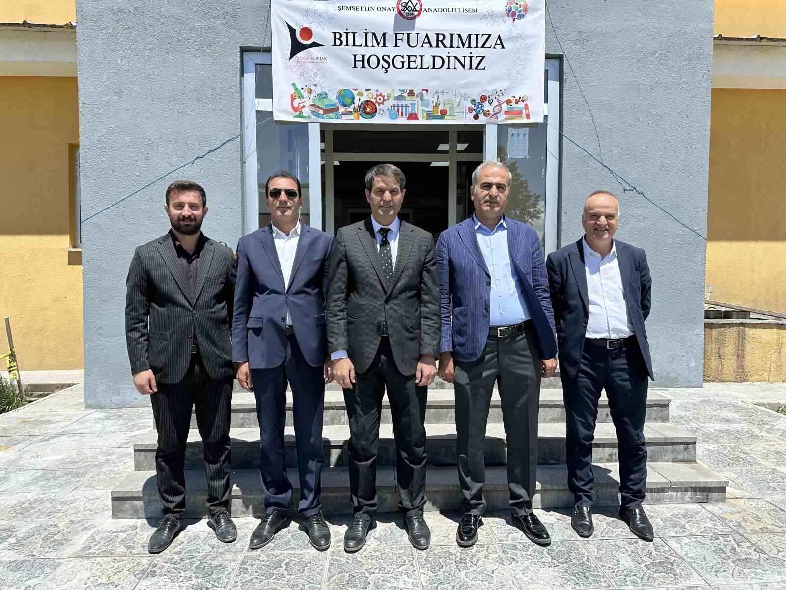 Hakkari'nin Yüksekova ilçesin de 'Bilim Fuarı' sergisine büyük ilgi