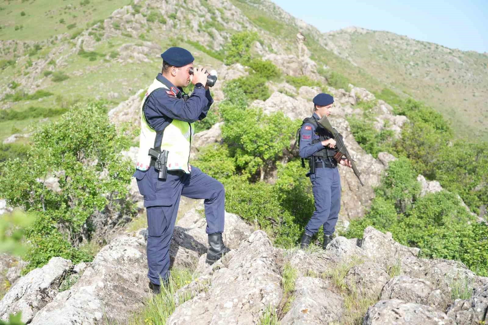 Jandarma ekipleri terörü bitirdikleri dağlarda şimdilerde ters lale nöbeti tutuyor - Ağrı Haber - Ağrı Haberleri,Patnos Haber - Patnos