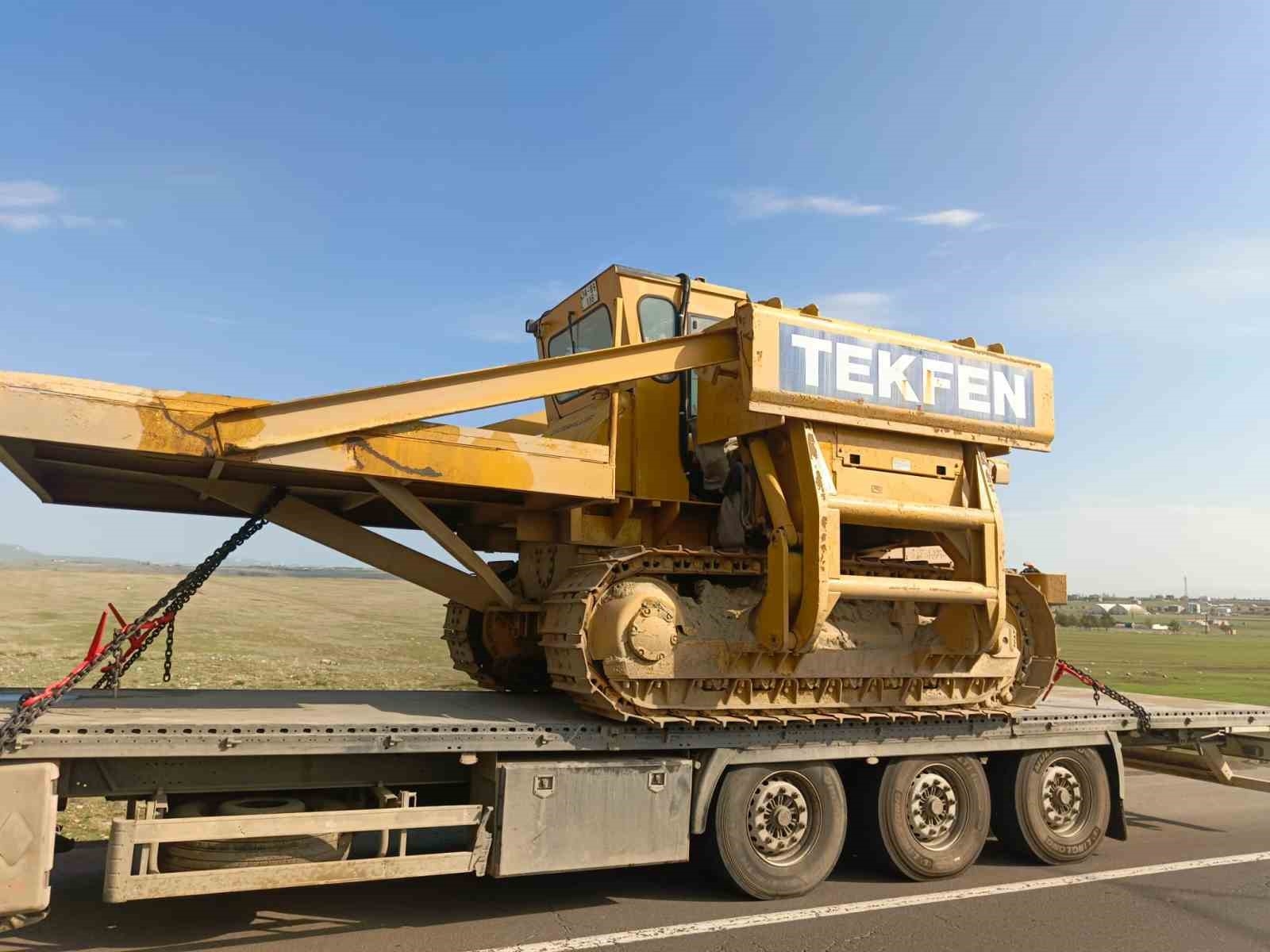 Kars-Erzurum kara yolunda seyir halindeki tır alev aldı