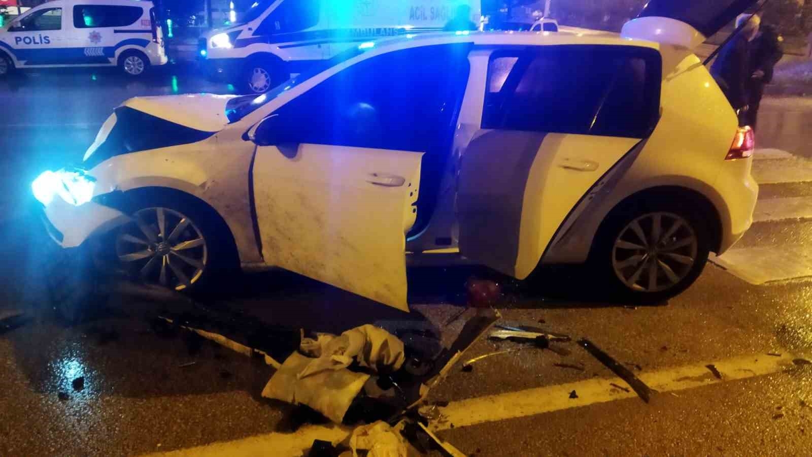 Trafik Kazası: 3 ölü, 5 yaralı