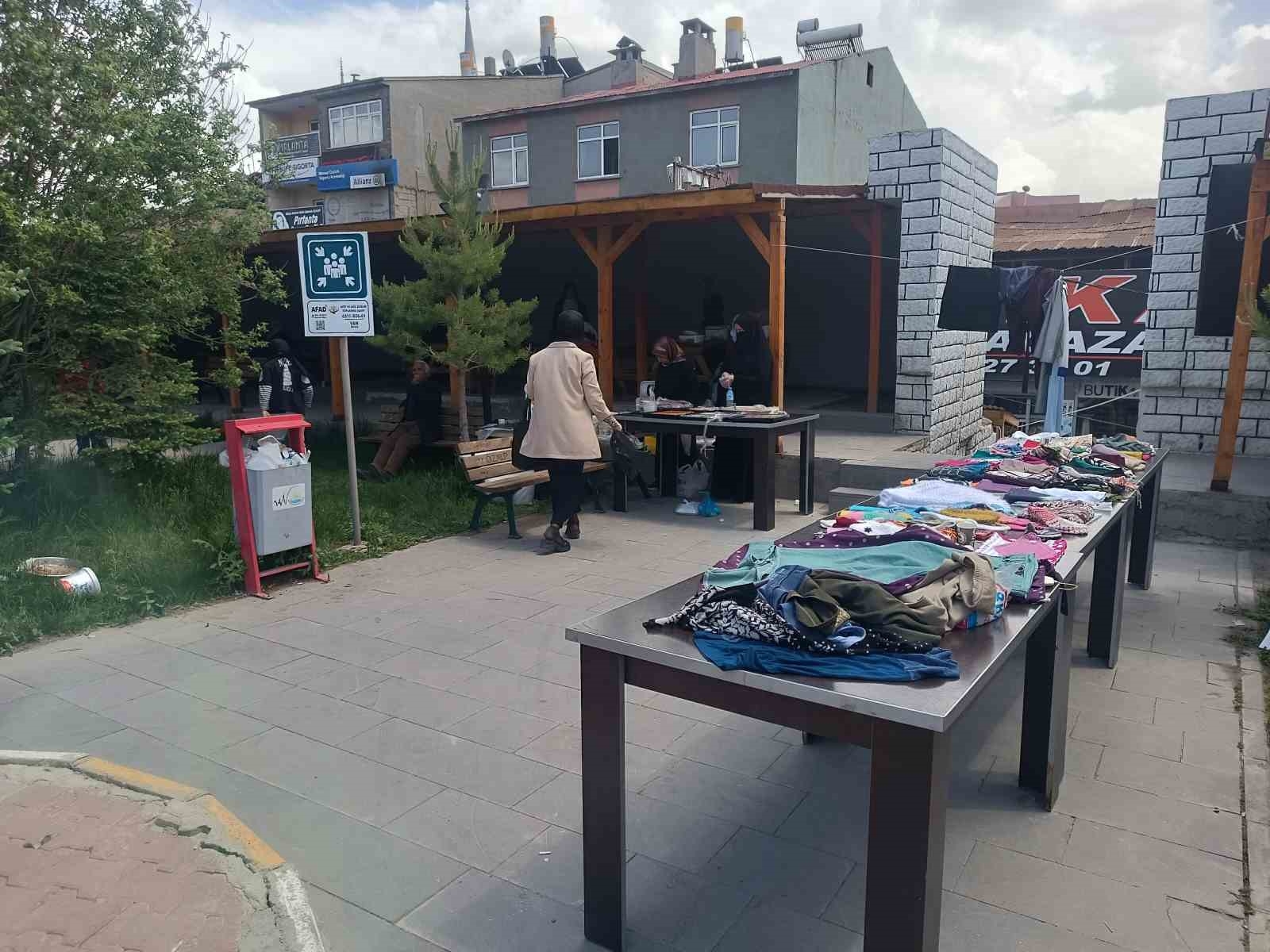 Van'ın Özalp ilçesinde yetim ve kimsesizler yararına yardım kampanyası düzenlendi