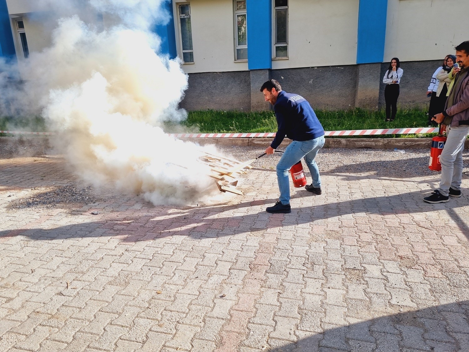 VEDAŞ çalışanlarına afete hazırlık eğitimi verildi