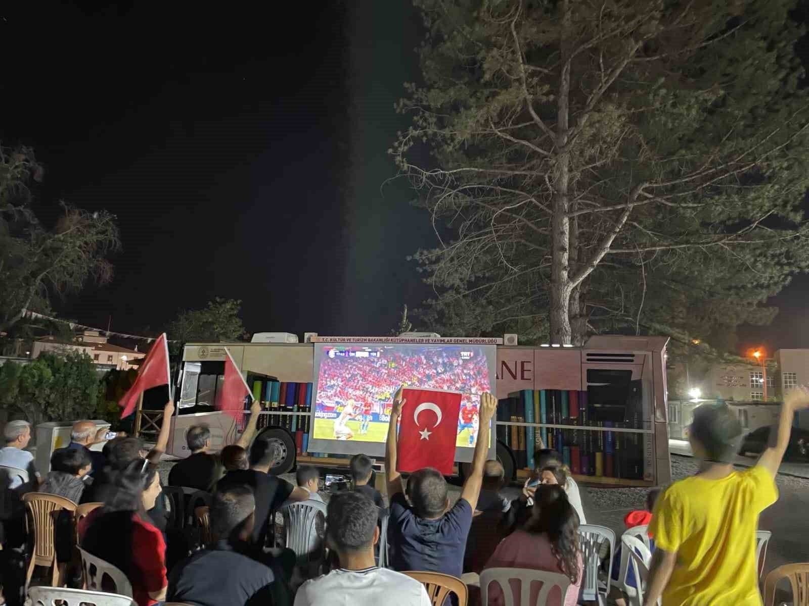 Malatya'da konteyner kentte milli coşku