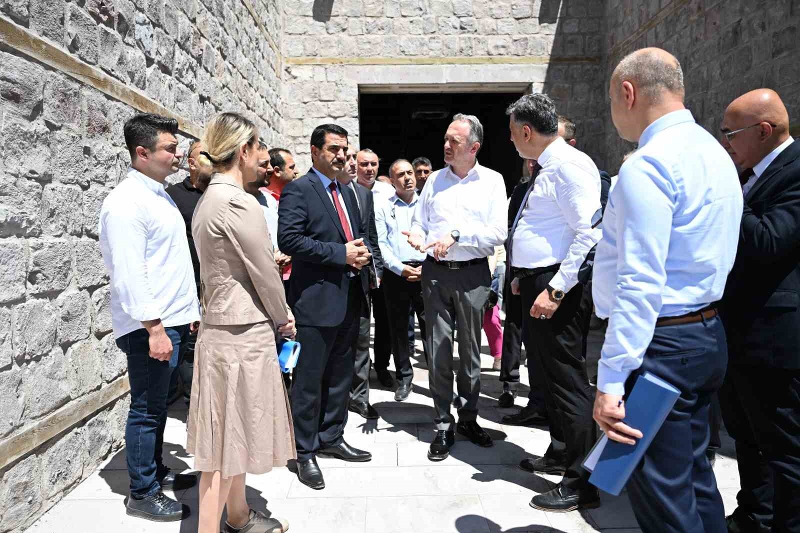 Taşkın, Bakan Yardımcısı Yazgı ile beraber Battalgazi'nin tarihi yapılarını inceledi
