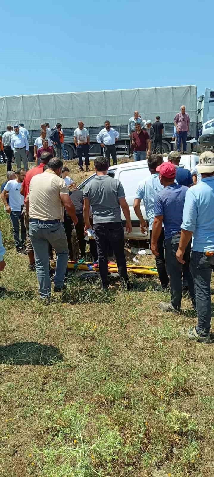 2 otomobil çarpıştı; 4 kişi yaralandı