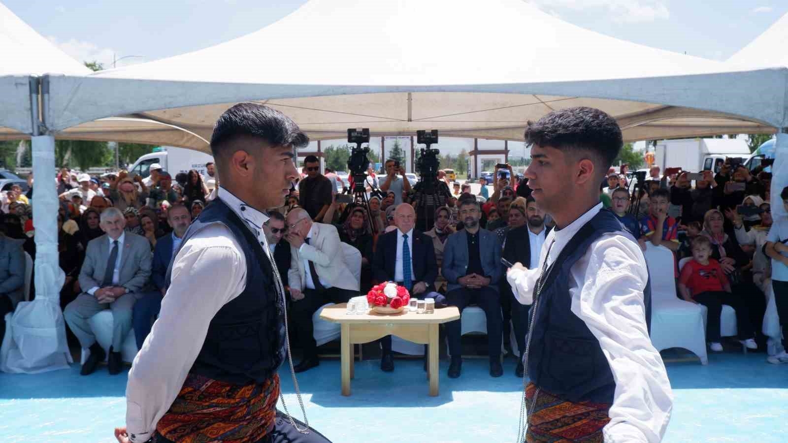 Çocuklar Erzurum'da yaz okuluna koştu