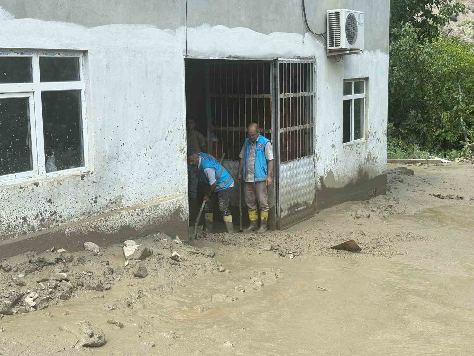 Erzurum'da din görevlileri vatandaşın yardımına koştu