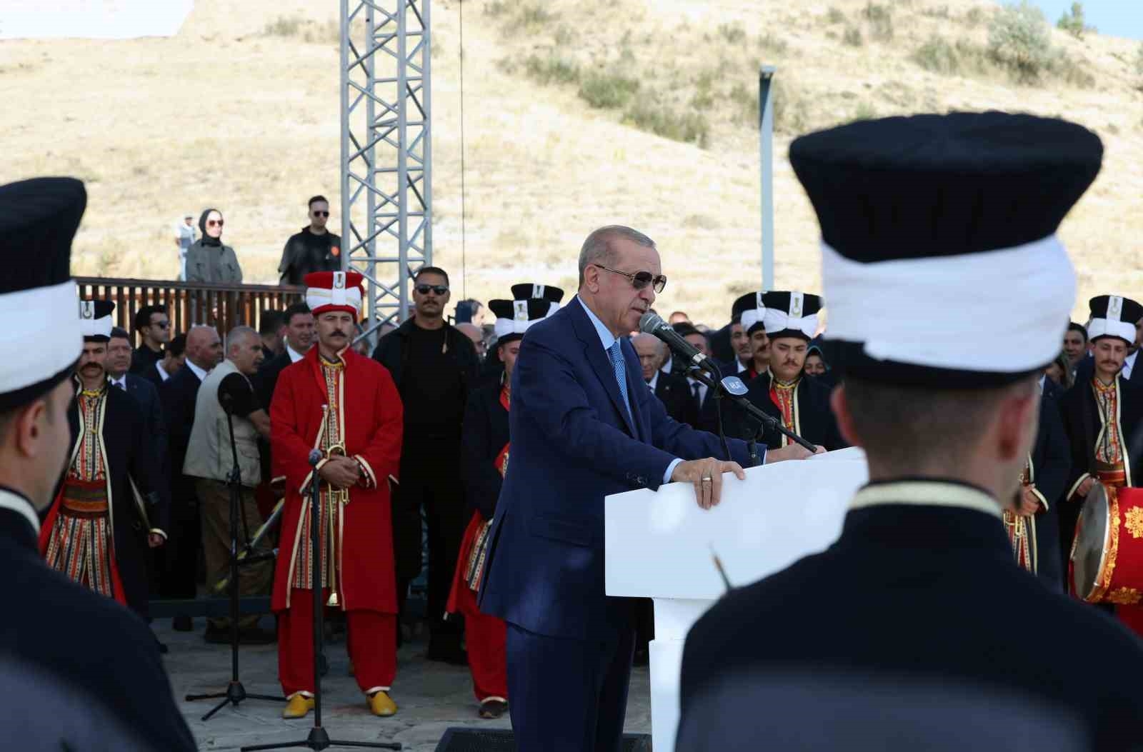 Cumhurbaşkanı Erdoğan: "Bizler bu toprakların emanetçisi değil asıl sahipleriyiz"