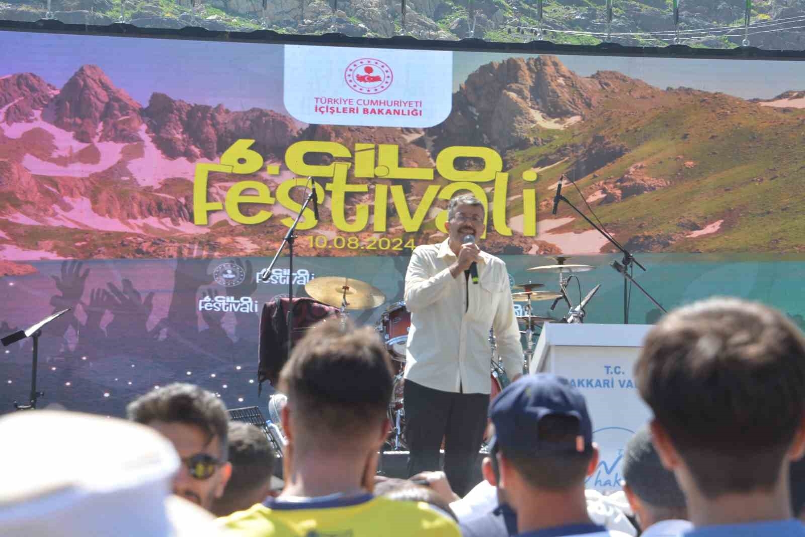 Hakkari Valisi Ali Çelik: "El ele gönül gönüleyiz"