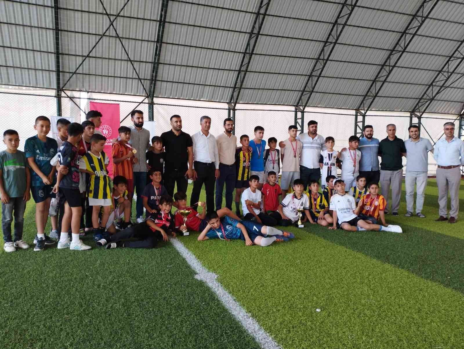 Muş'ta Kur'an kursu öğrencileri arasındaki futbol turnuvası sona erdi