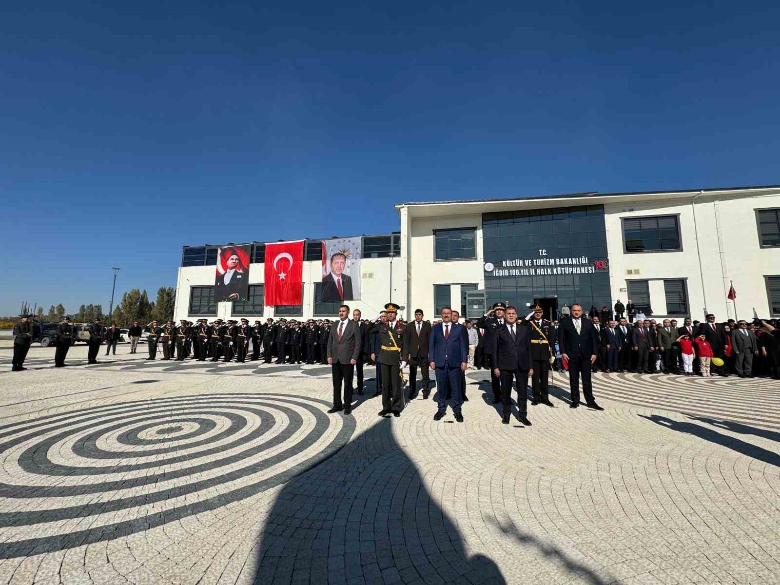 29 Ekim Cumhuriyet Bayramı çelenk sunma töreni düzenlendi
