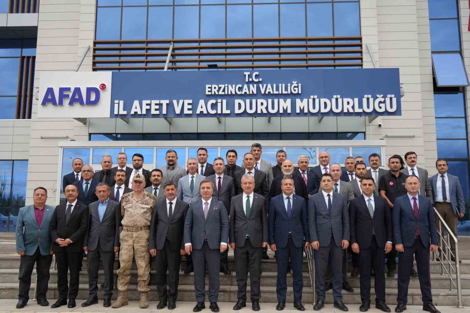 Erzincan'da Türkiye Yüzyılında 1. Uluslararası Türk Diasporası Sempozyumu kapsamında toplantı düzenlendi