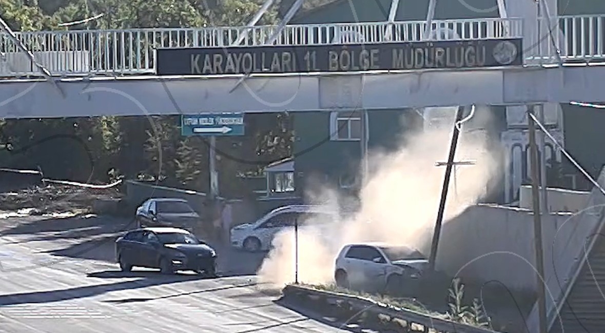 Bitlis'te KGYS kameralarına yansıyan kazalar