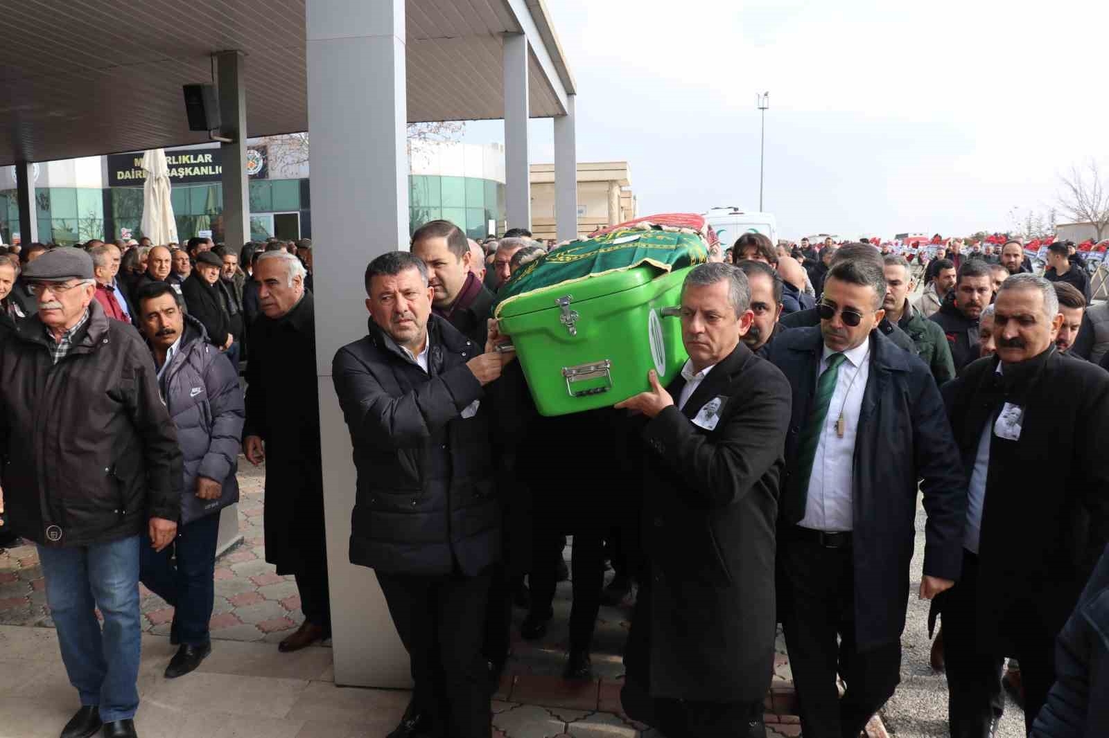 CHP Genel Başkanı Özel, Malatya'da cenaze törenine katıldı
