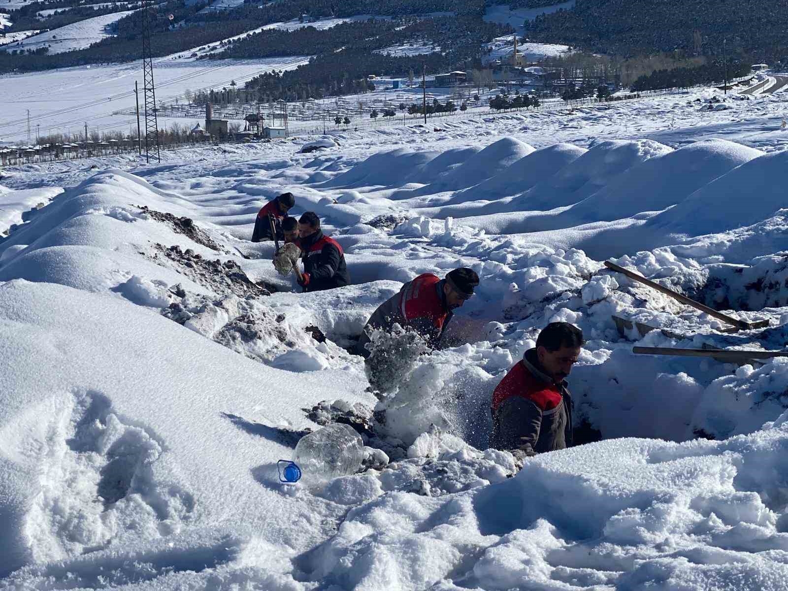 Erzurum'da kış için 500 mezar açıldı