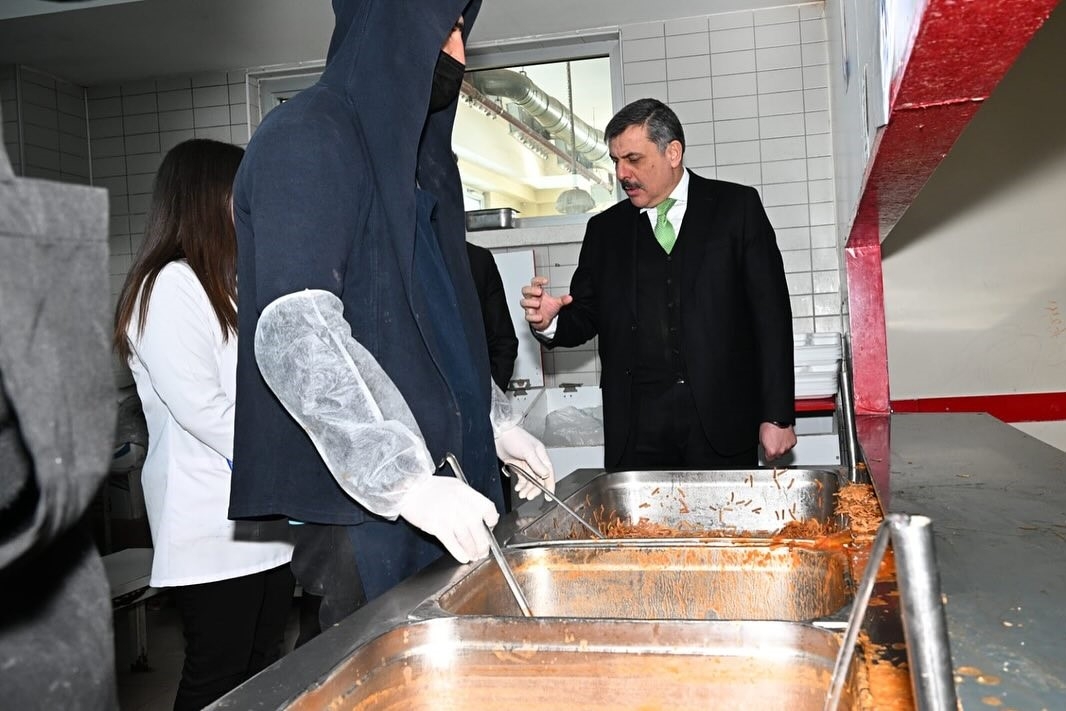 Erzurum Valisi Mustafa Çiftçi, Geri Gönderme Merkezi'nde incelemelerde bulundu