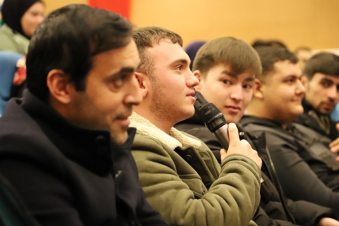 Rektör Levent Erzincan KYK öğrencileri ile buluştu