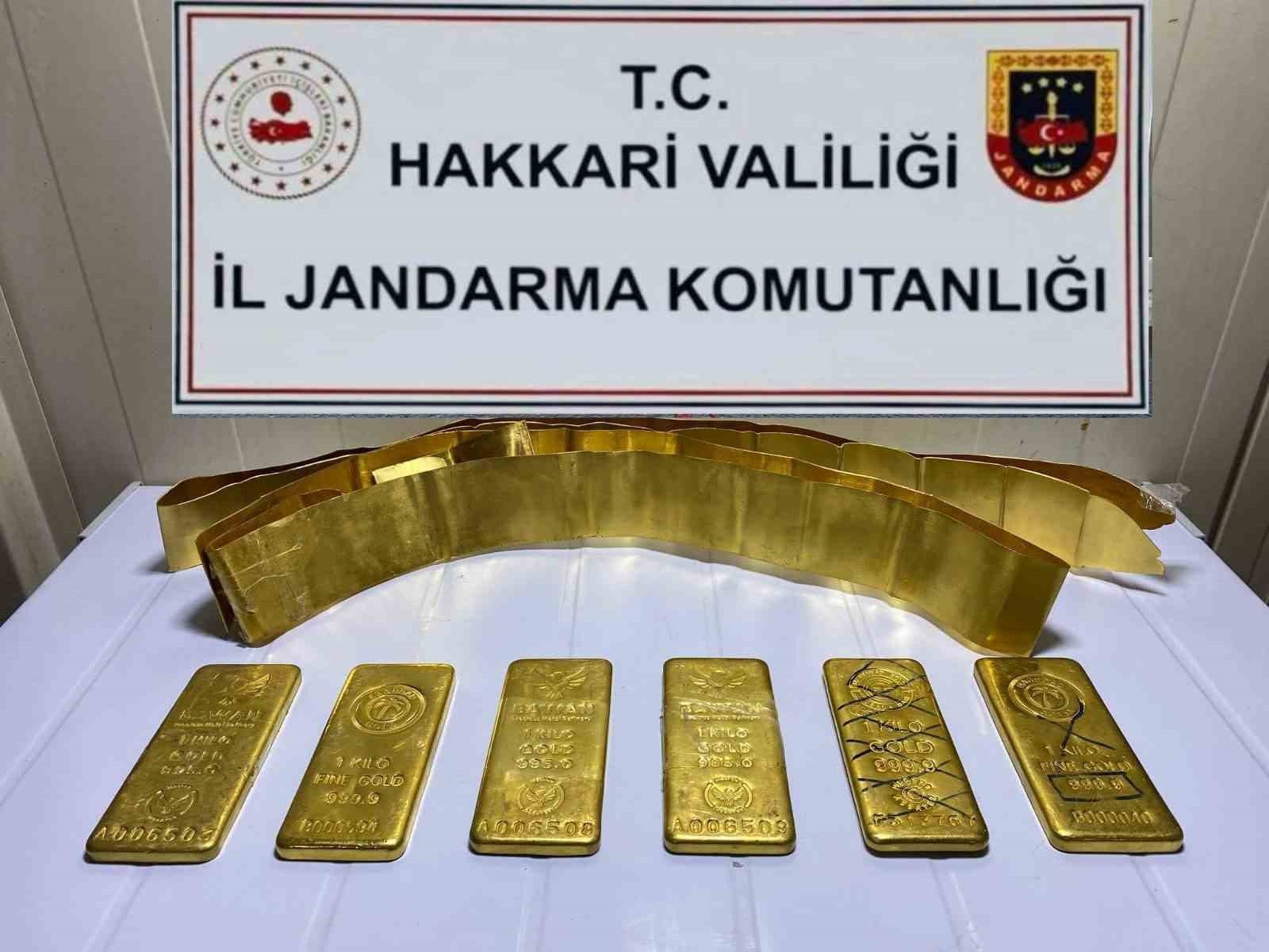 Hakkâri'de piyasa değeri yaklaşık 27 milyon 200 bin TL olan 8 kilo külçe altın ele geçirildi