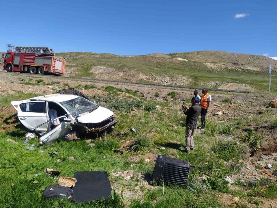 Trafik kazası: Baba öldü, eşi ve çocuğu yaralandı