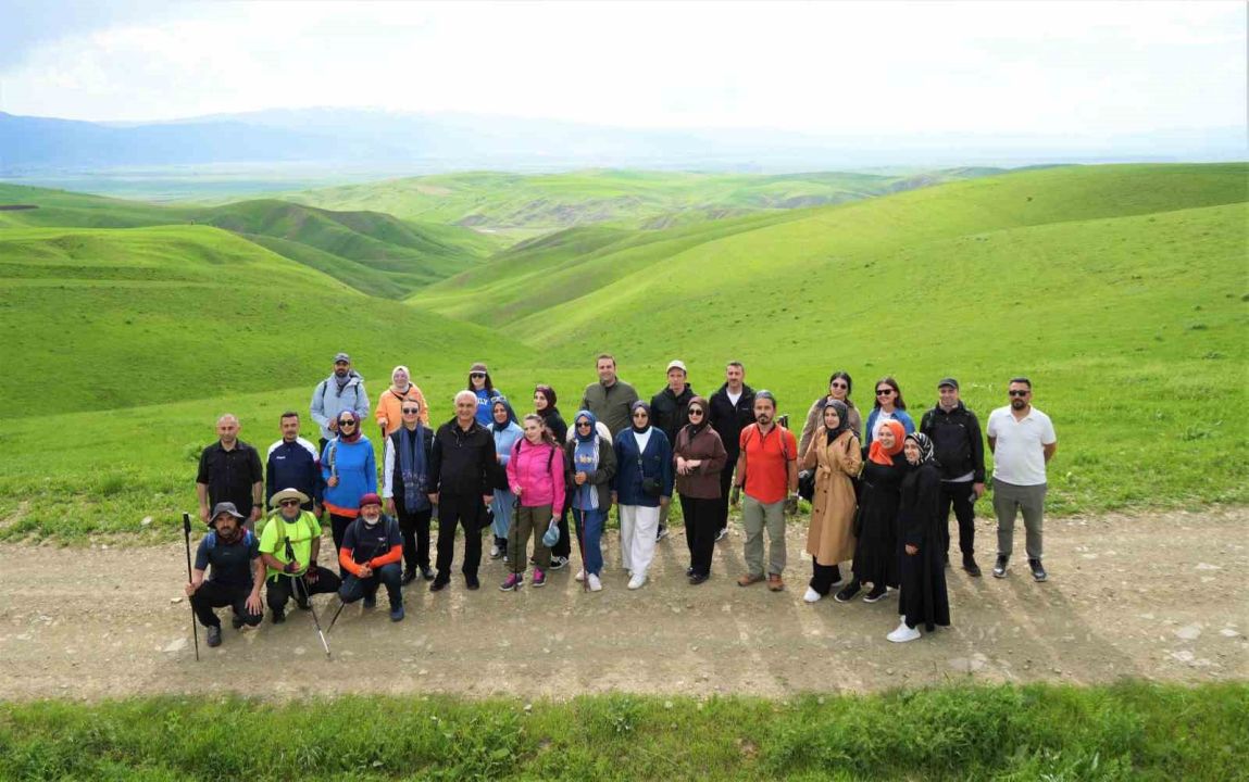 Muş Valisi Avni Çakır, doğaseverlere eşlik ederek Korkut’un gizli kalmış güzelliklerini keşfetti