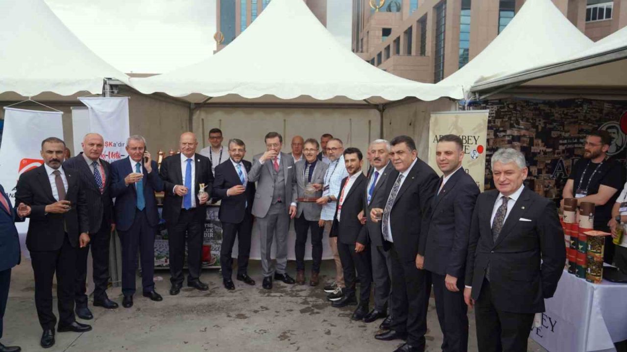 TOBB Başkanı Hisarcıklıoğlu’ndan ETSO standına ziyaret