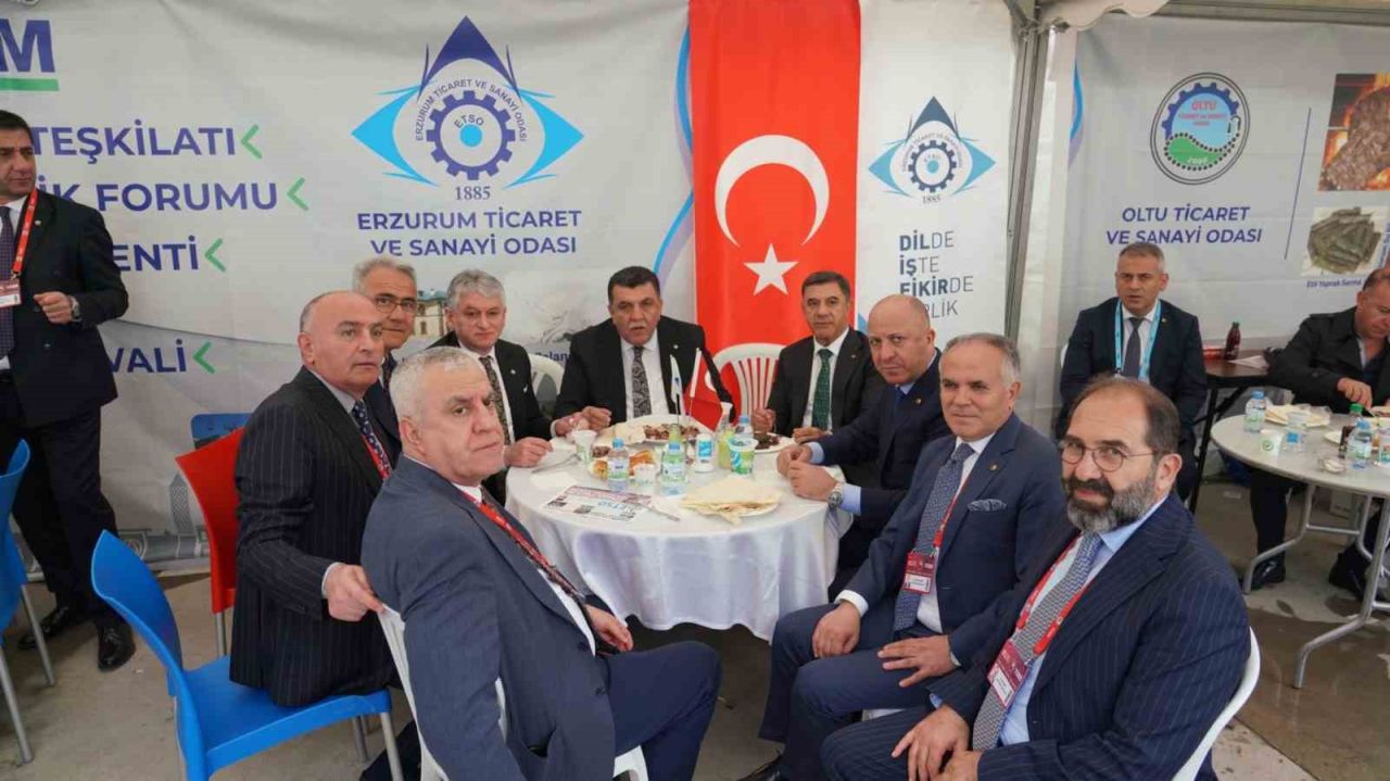 TOBB Başkanı Hisarcıklıoğlu’ndan ETSO standına ziyaret