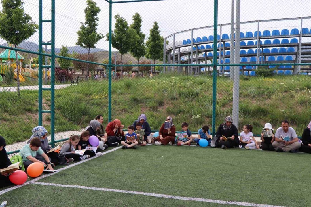 "Ailemle Kitap Okuyorum" etkinliği Oltu’da yoğun ilgi gördü
