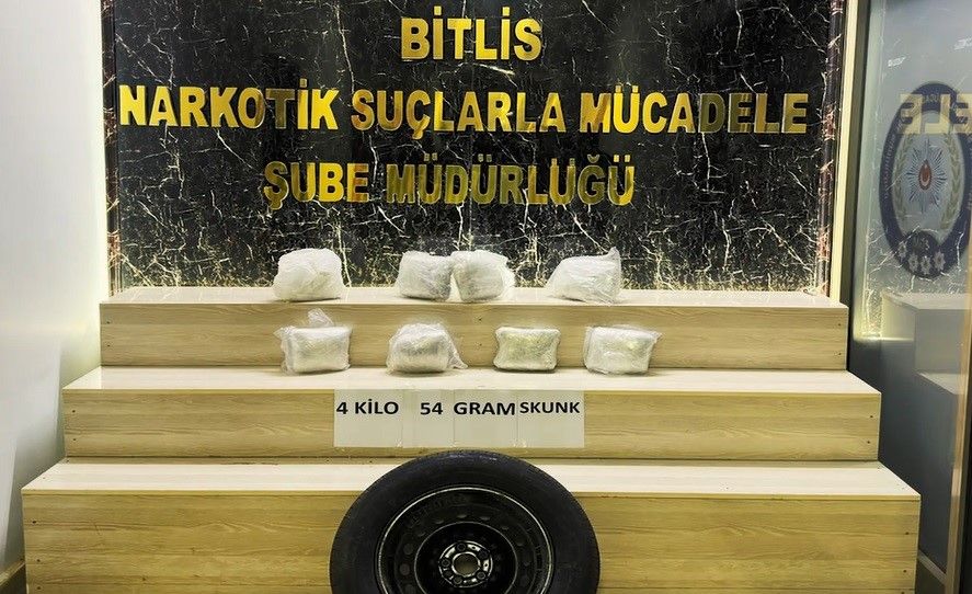 4 kilo skunk uyuşturucu madde ele geçirildi