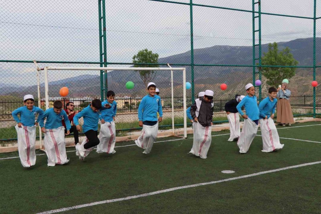 "Ailemle Kitap Okuyorum" etkinliği Oltu’da yoğun ilgi gördü