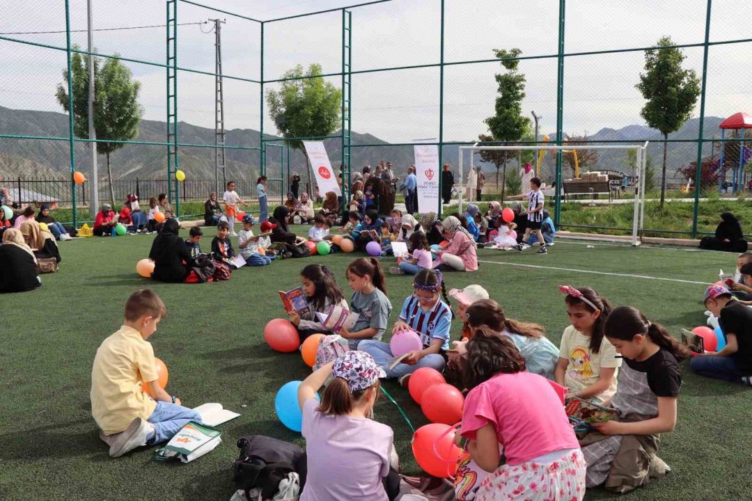 "Ailemle Kitap Okuyorum" etkinliği Oltu’da yoğun ilgi gördü