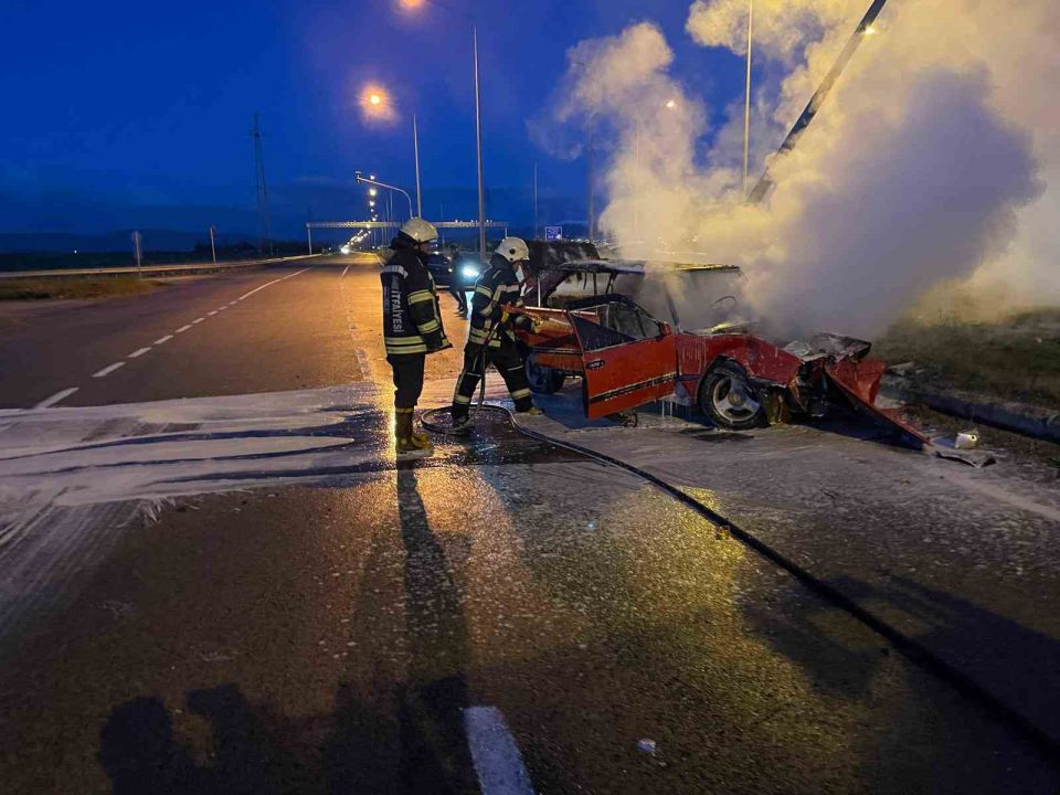 Erzurum’da araç cayır cayır yandı