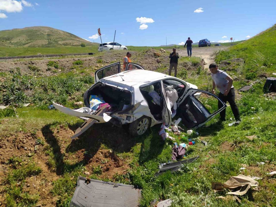 Trafik kazası: Baba öldü, eşi ve çocuğu yaralandı