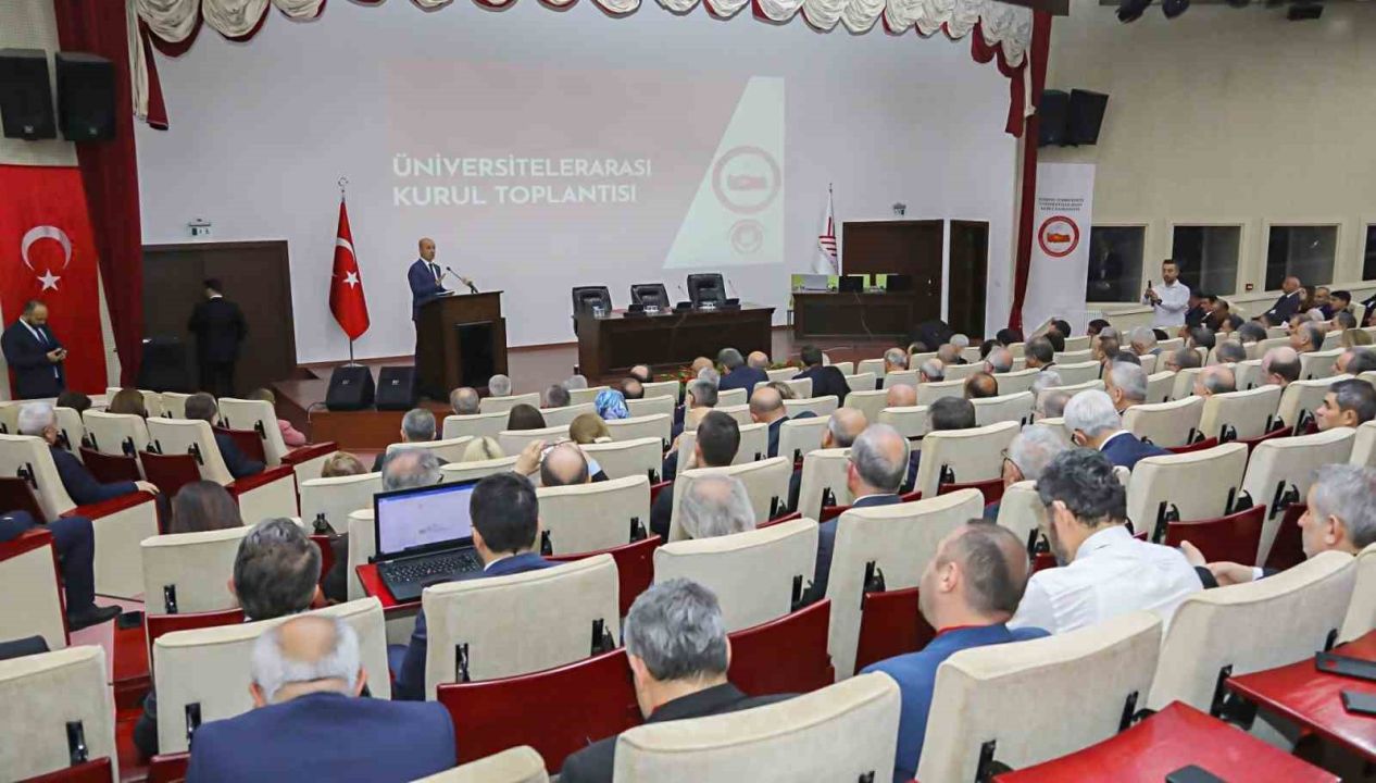 Rektör Hacımüftüoğlu, ÜAK yönetim kurulu üyeliğine seçildi