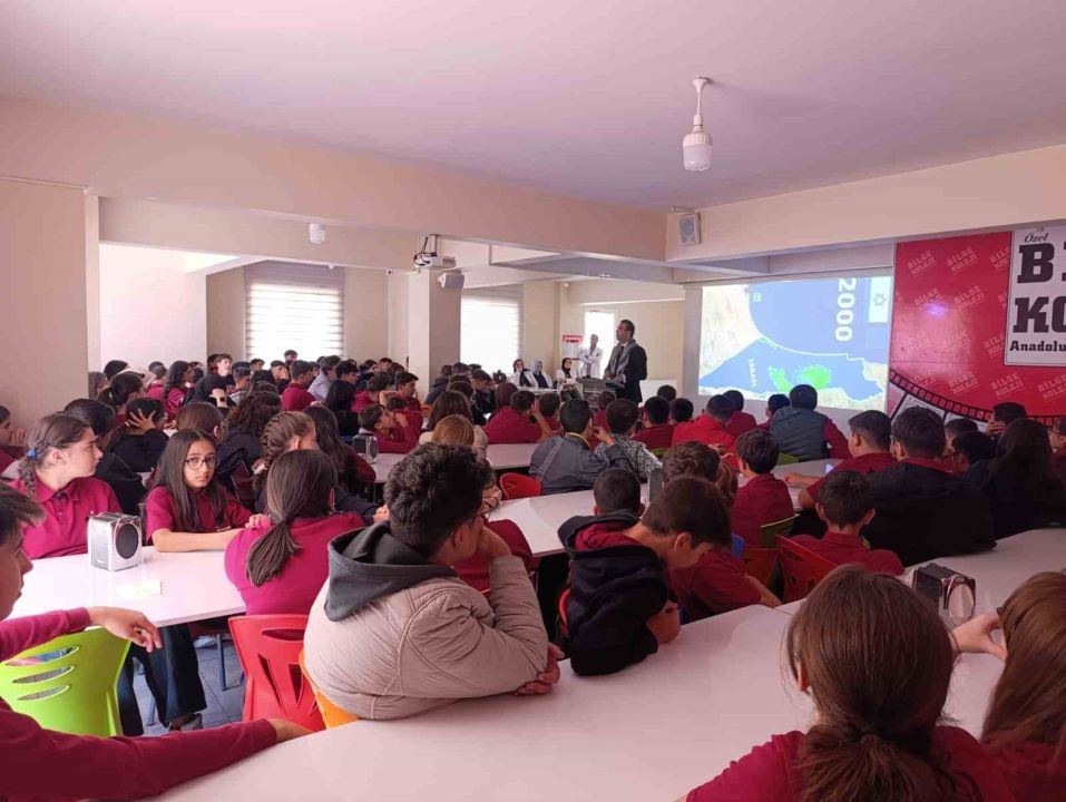 Bilge koleji öğrencilerinden Filistin’e destek: ‘mavi kurdele’ etkinliği