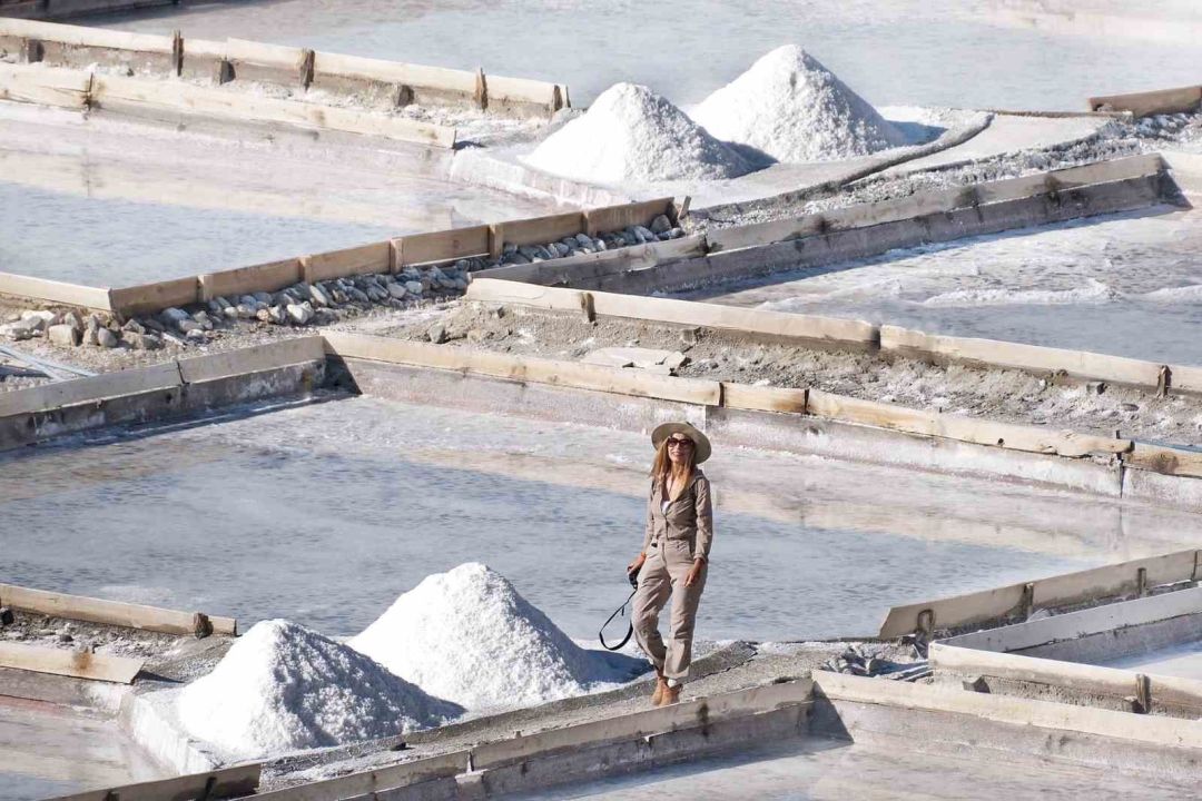 Kemah'ta Evliya Çelebi’nin övgüyle bahsettiği alanda 3 bin yıldır su ekip tuz üretiyorlar