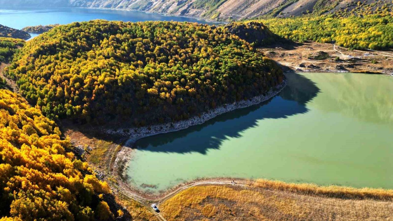 Bitlis Nemrut’ta kartpostallık sonbahar manzaraları