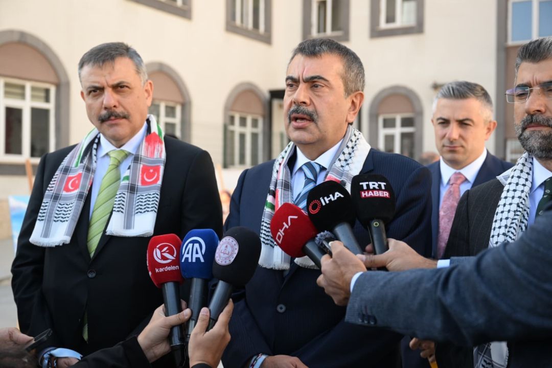 Milli Eğitim Bakanı Tekin: "On binlerce insan, 60 binin üzerinde insanın şehit edildiği bir soykırım sürecini yaşıyoruz"
