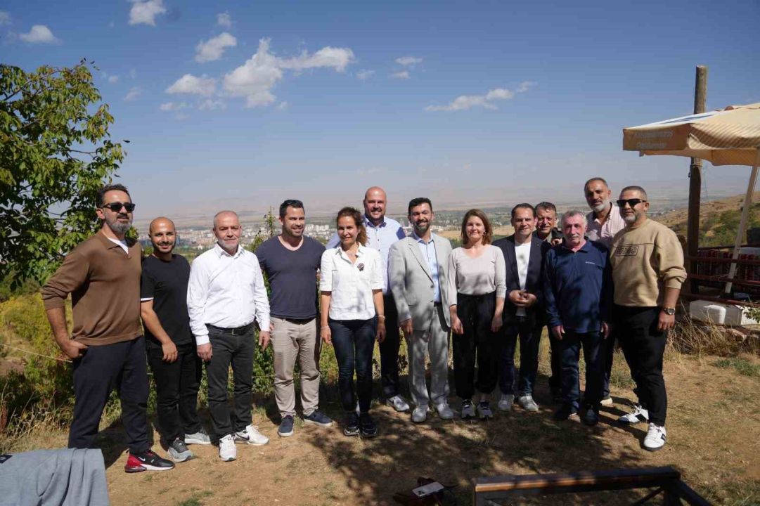 Alman parlamenter: "Muşlular Berlin’in gelişimine önemli katkılar sundu"