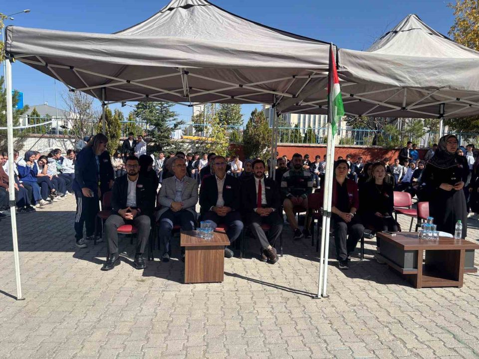 Patnos’ta öğrenciler Filistin için tek yürek oldu