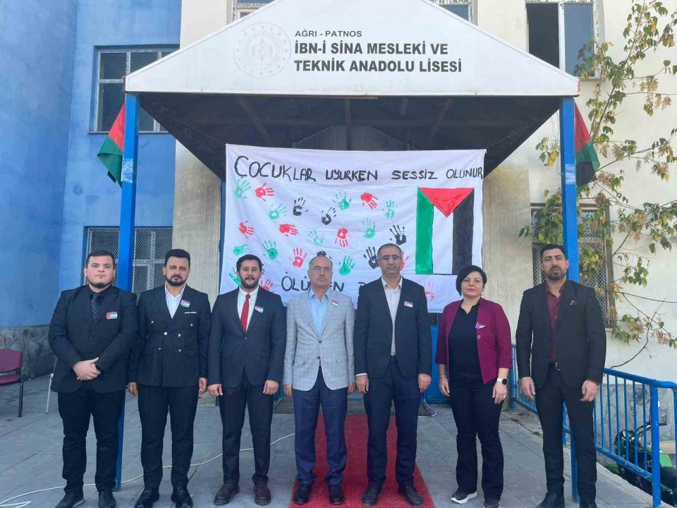 Patnos’ta öğrenciler Filistin için tek yürek oldu