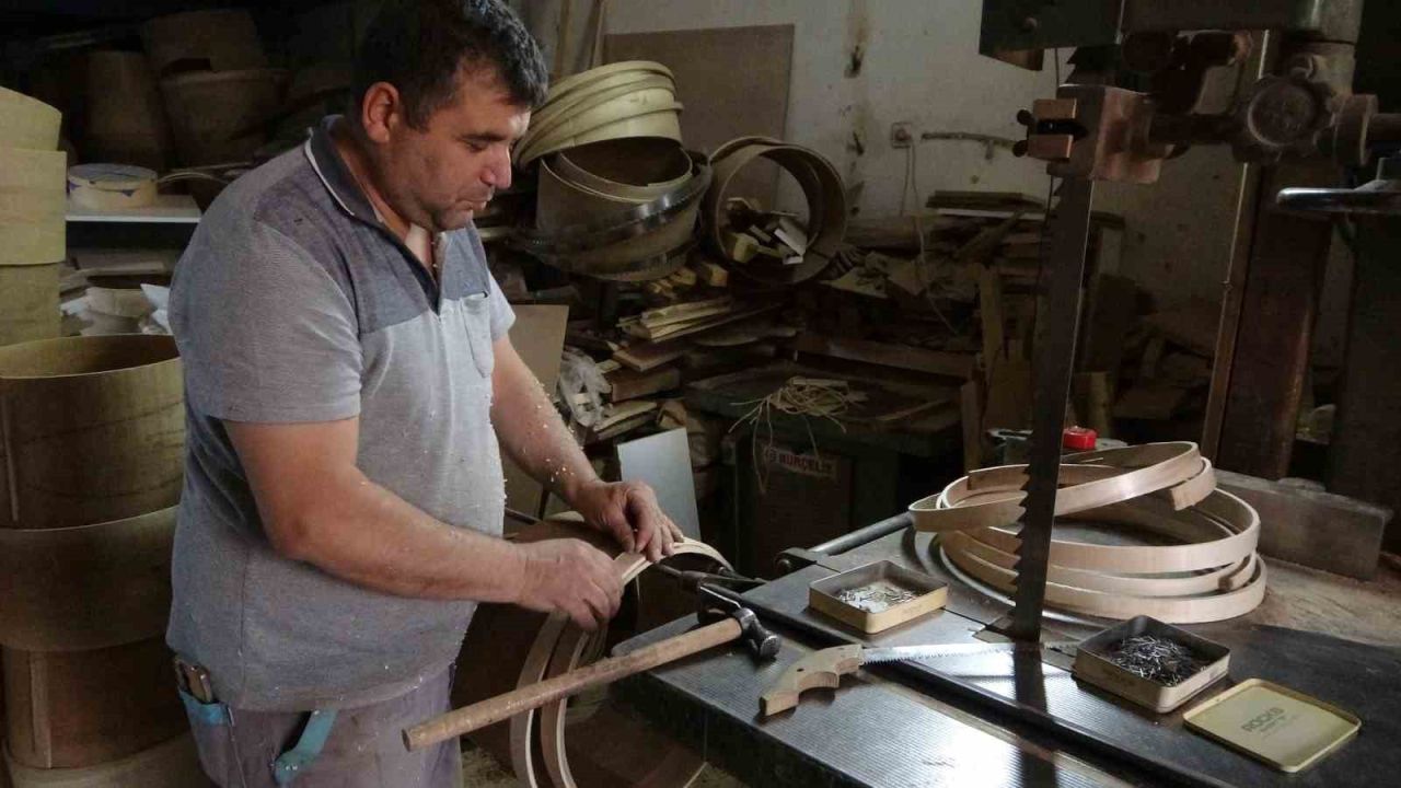 Malatyalı Koşar ailesi, üç kuşaktır davul üretiyor