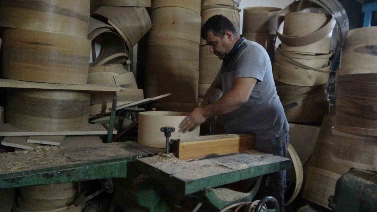 Malatyalı Koşar ailesi, üç kuşaktır davul üretiyor