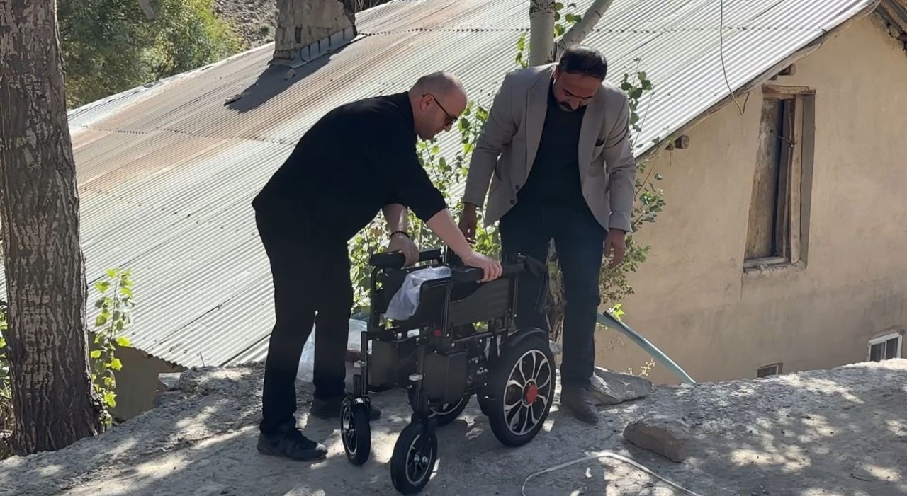Sınır köyündeki iki özel çocuğun yüzü hasta yatağı ve akülü sandalyeyle güldü