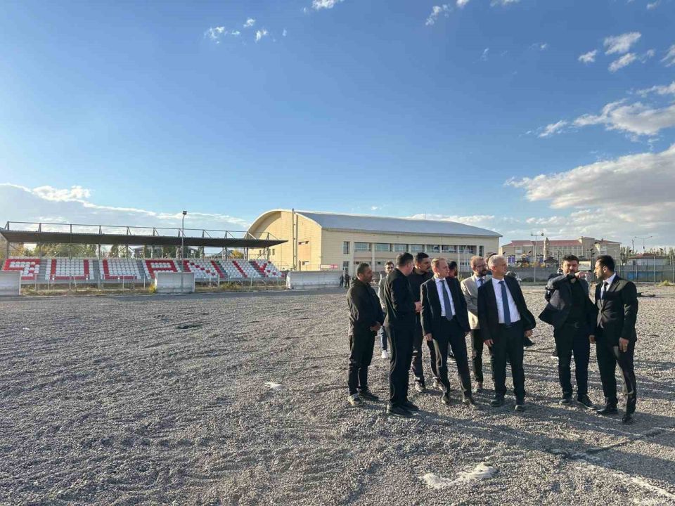 Bulanık’ta stadyum yenileniyor